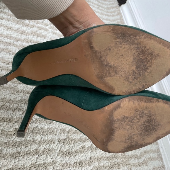 Banana Republic sued heels - Picture 8 of 11